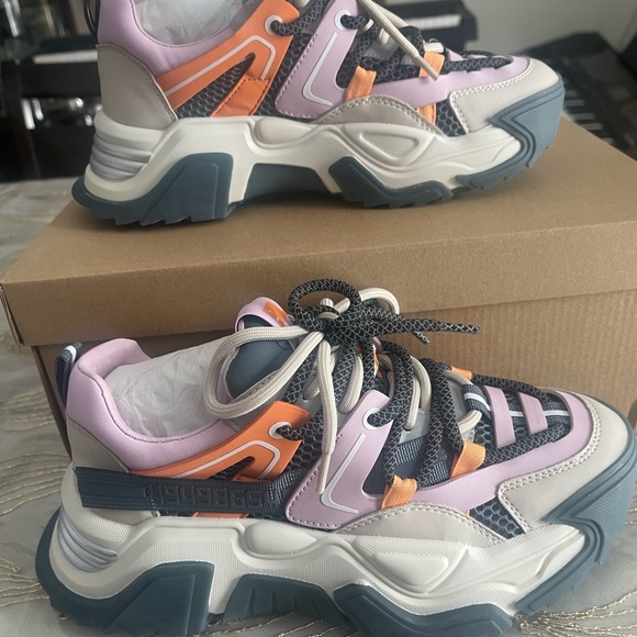 NWB Steve Madden women’s power chunky lace up running sneakers size 7 - Picture 9 of 15